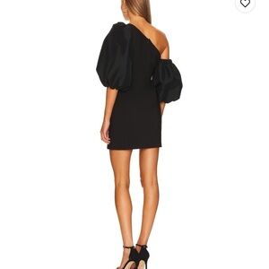 Never worn! Natasha Dress in Black
LIKELY. Size 0